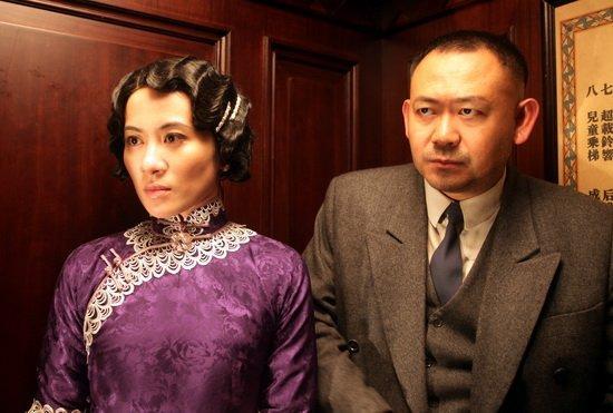 他是代主席，被枪毙后貌美老婆去了国外，儿子如今是亿万富豪