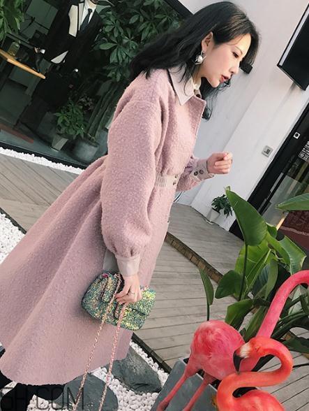 粉色大衣配什么颜色包包？粉色大衣搭配什么包？