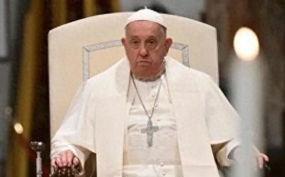 ​他叫方济各今年89，是266任教皇，出生在阿根廷是梵蒂冈最高首脑