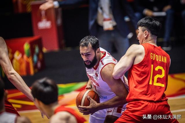 周琦入选男篮亚洲杯最佳阵容（周琦空砍22分21篮板）(2)