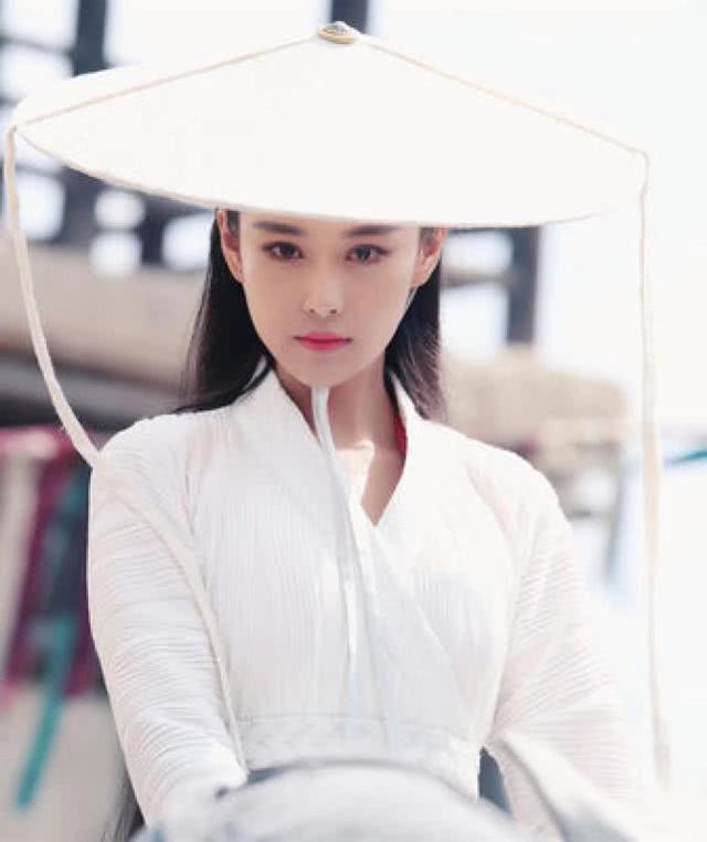 看到才貌双全张馨予的画作，都感叹她可以去当画家了