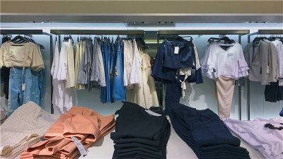 ​黑色裤子 裤腿发红怎么洗 黑色裤子洗的发红是怎么回事