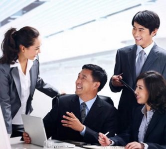 ​人际沟通的重要性，你认为与人沟通最重要的是什么？怎样才与周围人打成一片？