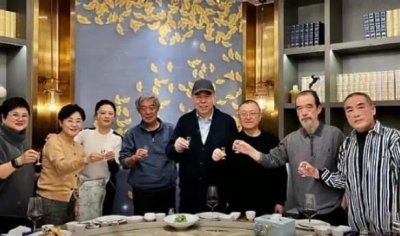 53岁陈红近照怎么老成这样?素颜亮相聚会不敢认,穿毛衣双眼无神
