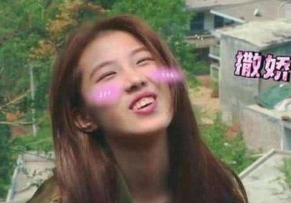 16岁还被喂饭，出行坐豪车带保镖，被父母宠成巨婴，现在成网红