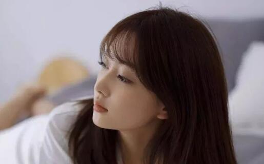 约女生女生说天气冷不想出门