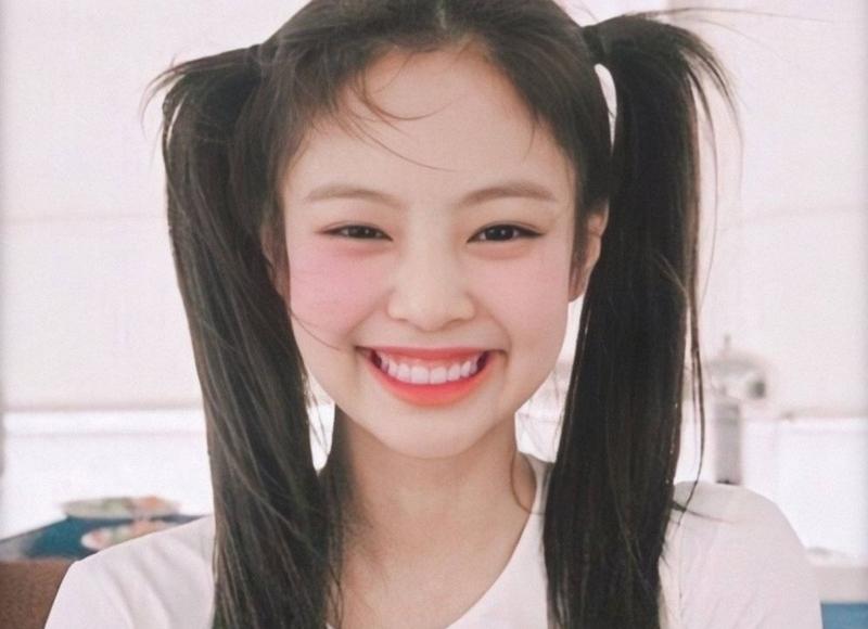 怎么发消息试探他喜不喜欢你(肢体动作判断他喜不喜欢你)