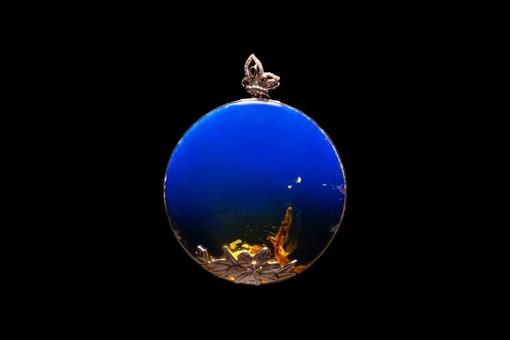 女人佩戴蓝珀的寓意是什么?