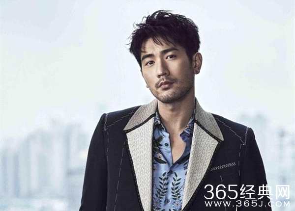 高以翔获最具人气男演员奖 愿你在天堂一切安好