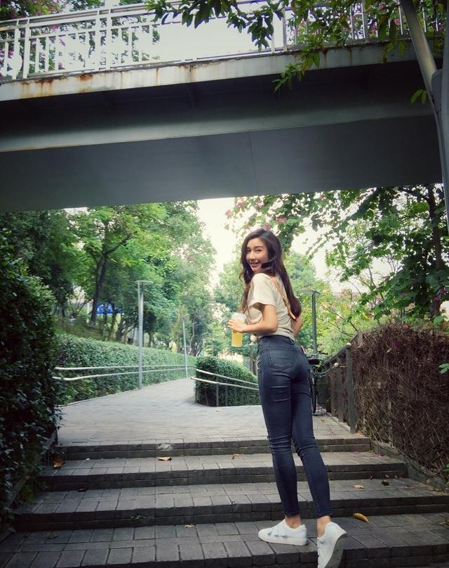 「白夜追凶」中的美丽长腿的小姐姐酒吧老板娘，你喜欢吗？