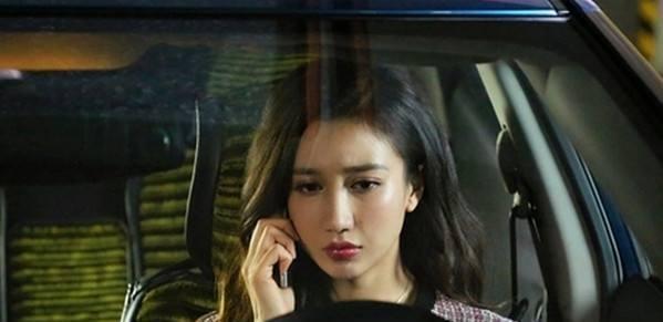 「白夜追凶」中的美丽长腿的小姐姐酒吧老板娘，你喜欢吗？