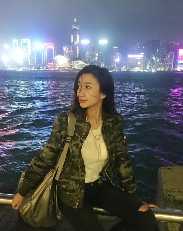 「白夜追凶」中的美丽长腿的小姐姐酒吧老板娘，你喜欢吗？
