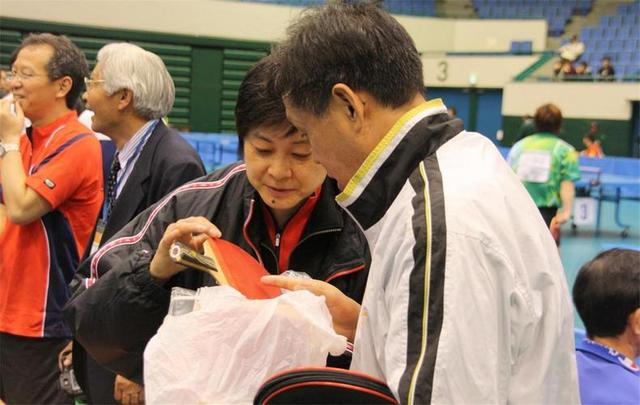 邓亚萍评价何智丽（加入日本国籍的何智丽）(20)