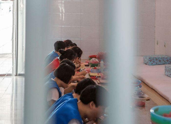 那些被看守所拘留7天或者15天的犯人, 那几天是怎么度过的?