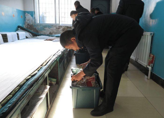 那些被看守所拘留7天或者15天的犯人, 那几天是怎么度过的?