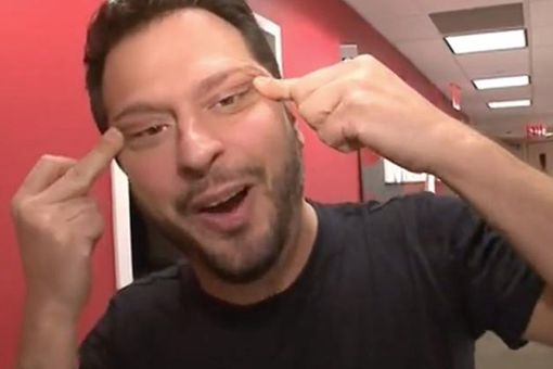 眯眯眼为什么是歧视动作