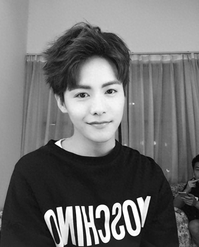 比起樱空释的造型，还是喜欢马天宇日常穿着和被风吹过的发型