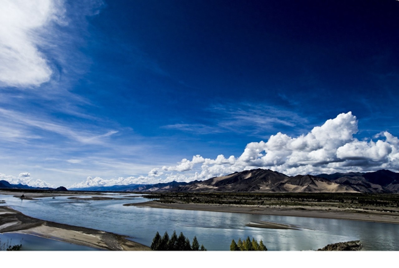 拉萨河的干流呈一个巨大的