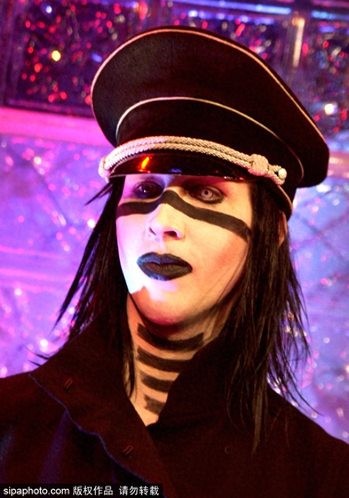 玛丽莲·曼森：美国黑暗系摇滚狂魔，演出时用枪扫射人群？