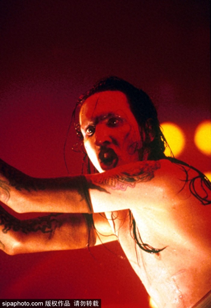 玛丽莲·曼森：美国黑暗系摇滚狂魔，演出时用枪扫射人群？