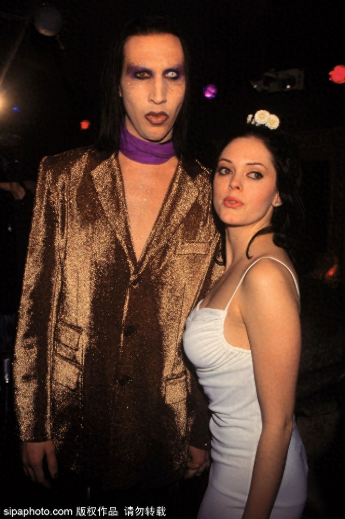 玛丽莲·曼森：美国黑暗系摇滚狂魔，演出时用枪扫射人群？