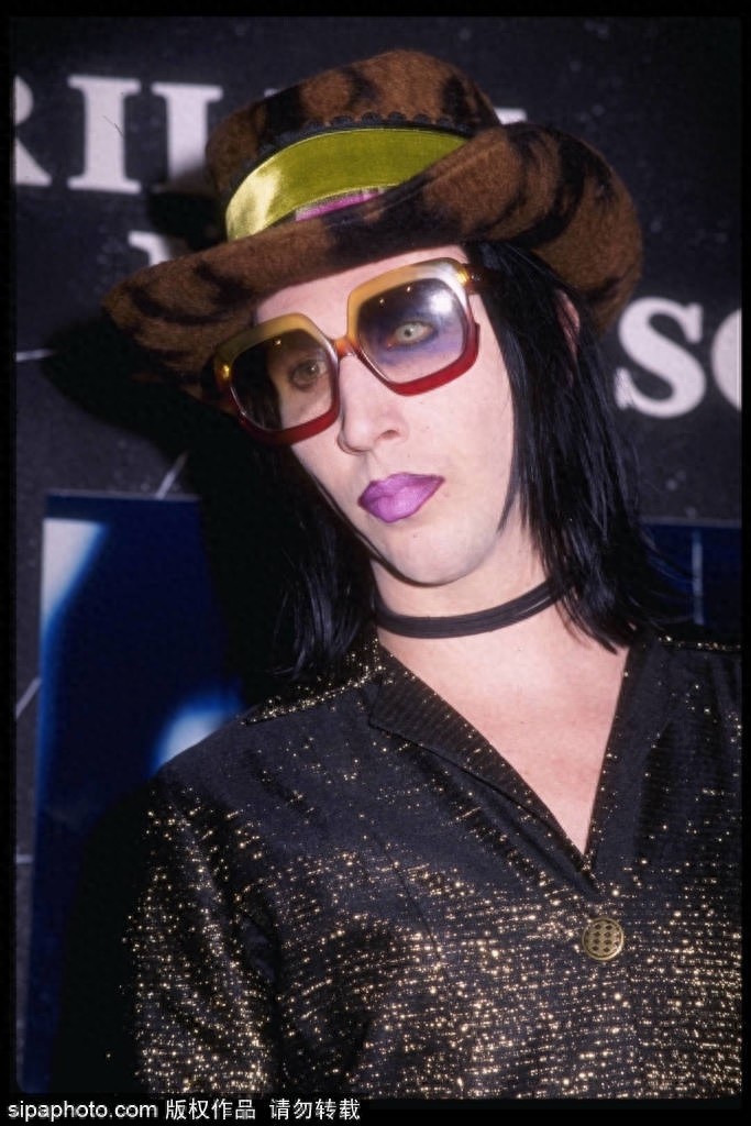 玛丽莲·曼森：美国黑暗系摇滚狂魔，演出时用枪扫射人群？