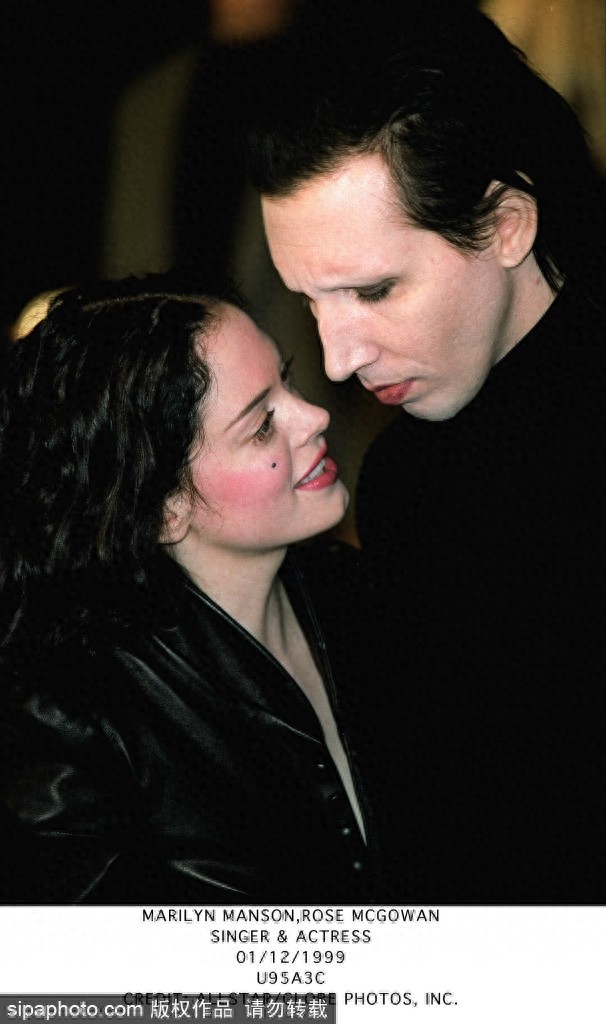 玛丽莲·曼森：美国黑暗系摇滚狂魔，演出时用枪扫射人群？