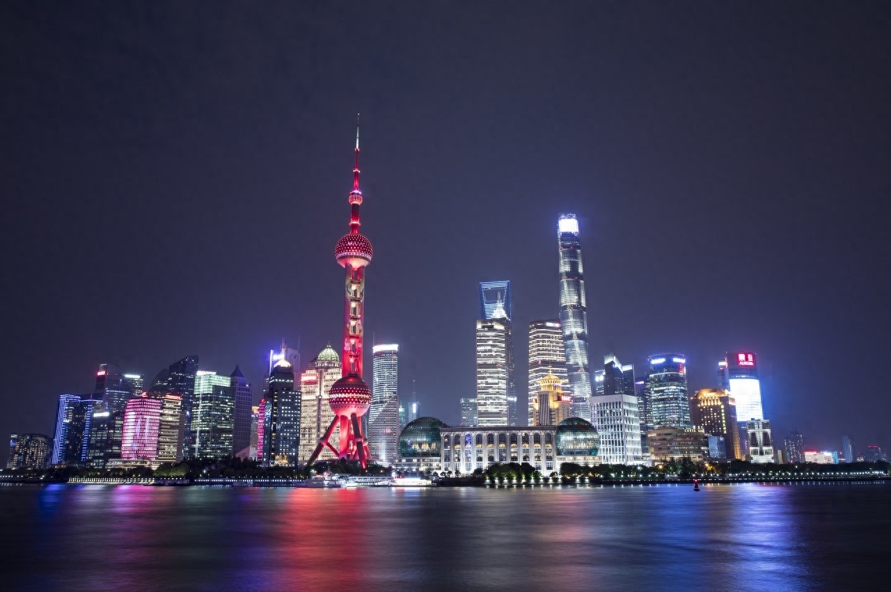 浦东陆家嘴，现在已是上海最具魅力的地方，改革开放的象征