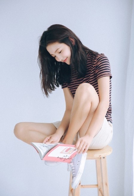 章若楠可爱清纯生活照