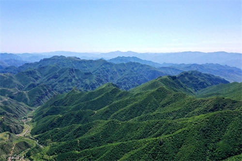 航拍北京第一高峰灵山：感受城市边缘的大自然之美