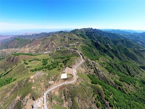航拍北京第一高峰灵山：感受城市边缘的大自然之美
