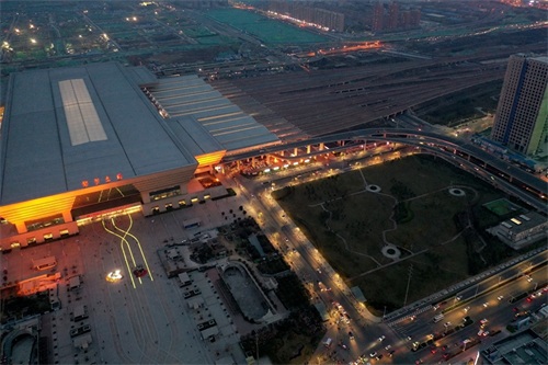 迷人的夜景 时尚的城市，郑州东区明天会更加美好