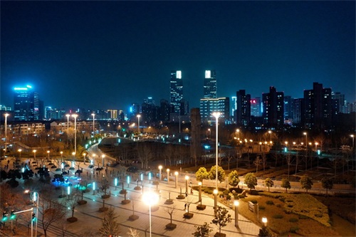 迷人的夜景 时尚的城市，郑州东区明天会更加美好