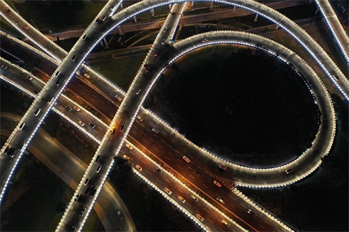 迷人的夜景 时尚的城市，郑州东区明天会更加美好