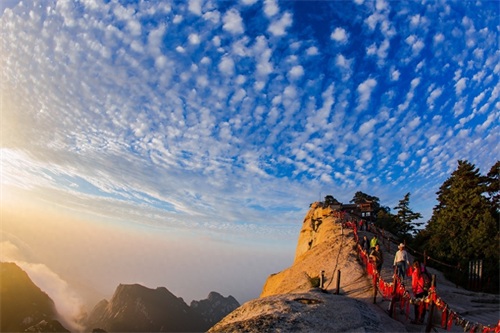 华山古称“西岳”，雅称“太华山”