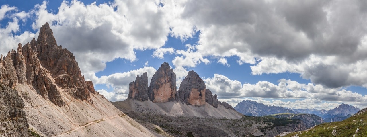 华山古称“西岳”，雅称“太华山”
