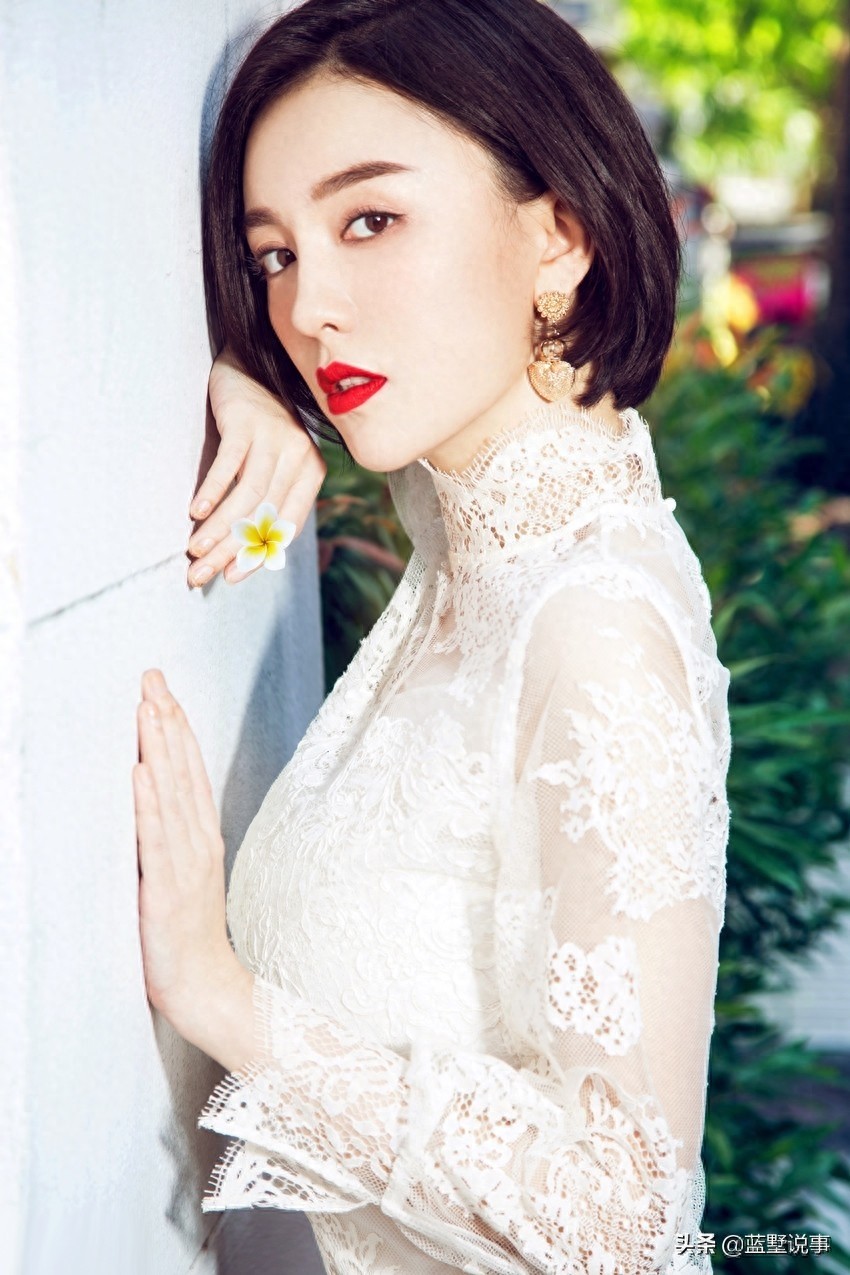吕佳容，更撩人的是红唇
