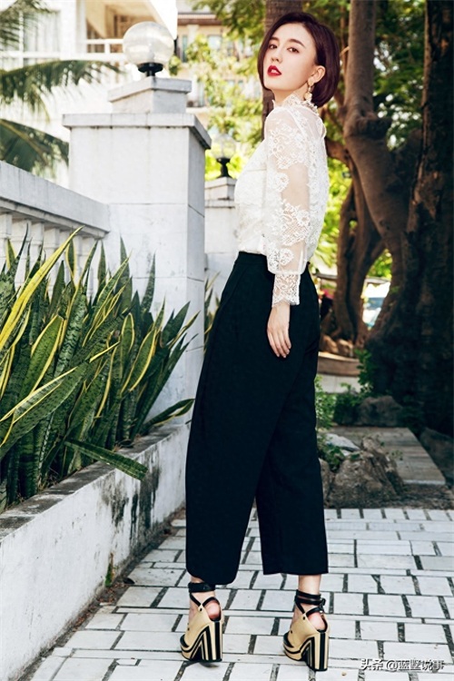 吕佳容，更撩人的是红唇