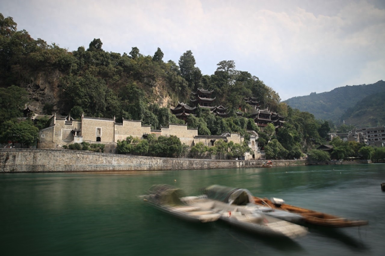 一个神奇的地下溶洞—青龙洞，像一座奇异非凡的地下宫殿