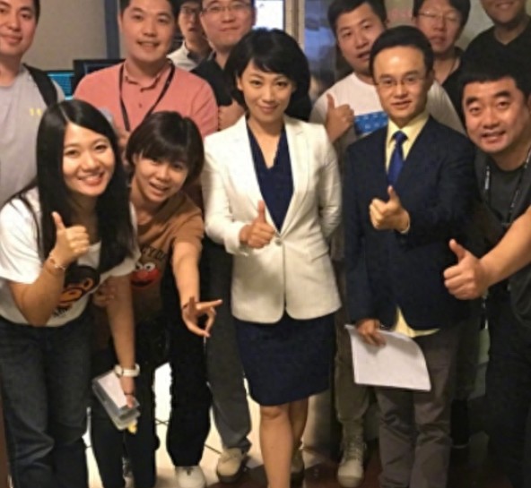 央视主持人劳春燕