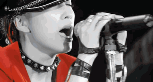 日本国宝级歌姬（失去听力10年的日本歌姬）(15)