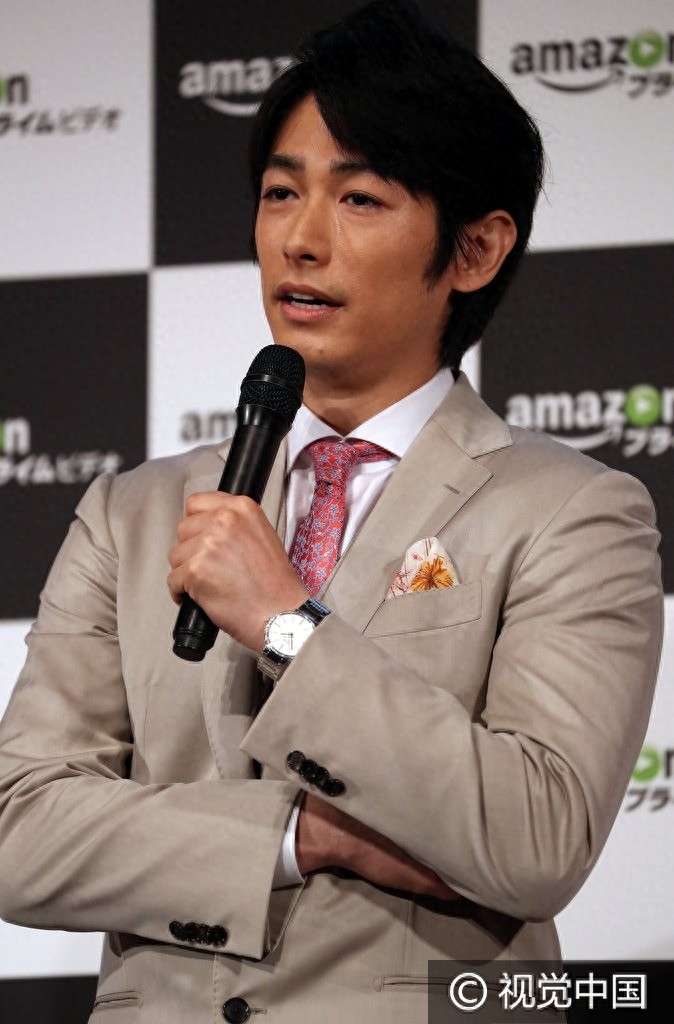 “麻辣教师”藤原纪香露肩红裙尽显优雅 池田依来沙走中国风、藤冈靛帅气