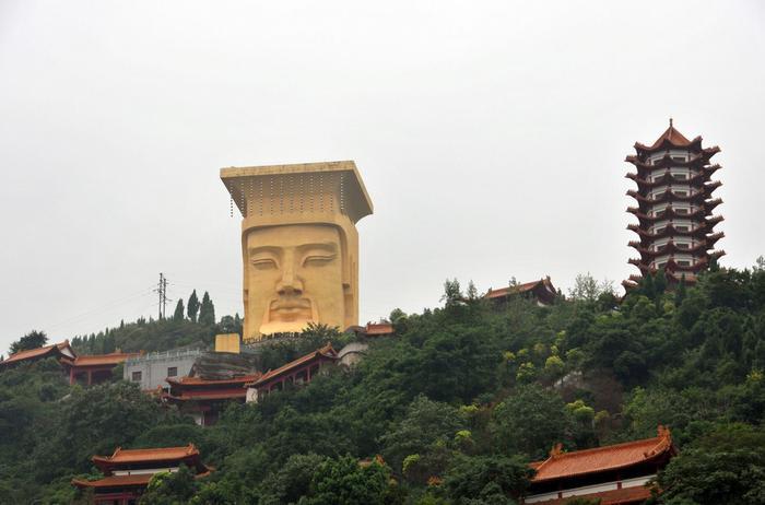 重庆丰都鬼城听名字就害怕，那里那些没人去的地方，你敢来挑战吗