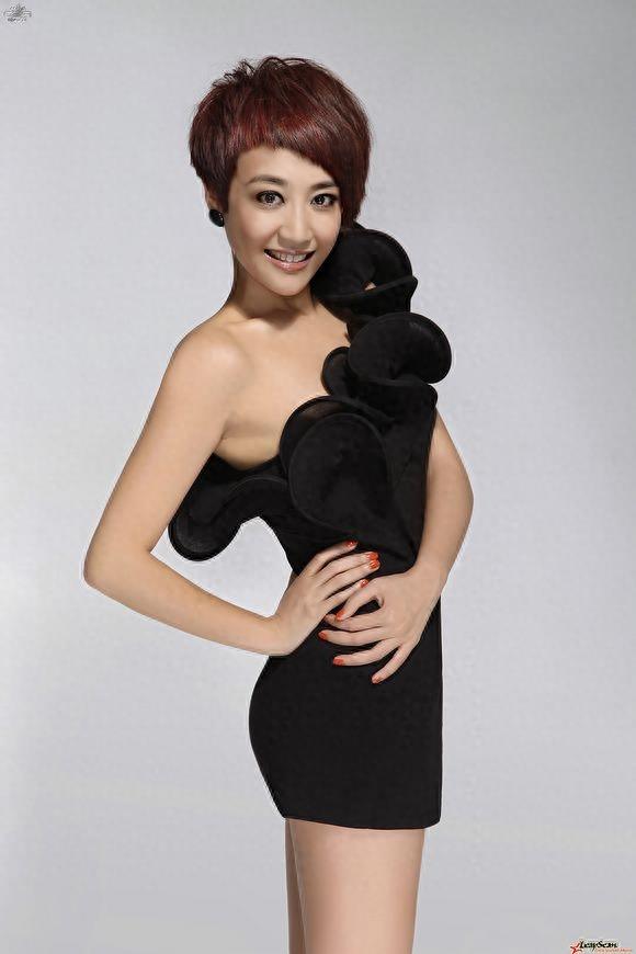 左岩，1985年8月23日出生于黑龙江双鸭山，中国内地主持人、演员