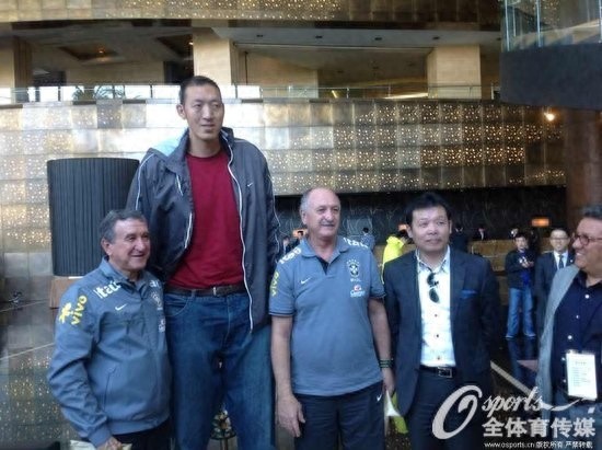 体坛第一高人在此!!!“被合影帝”篮球巨人孙明明