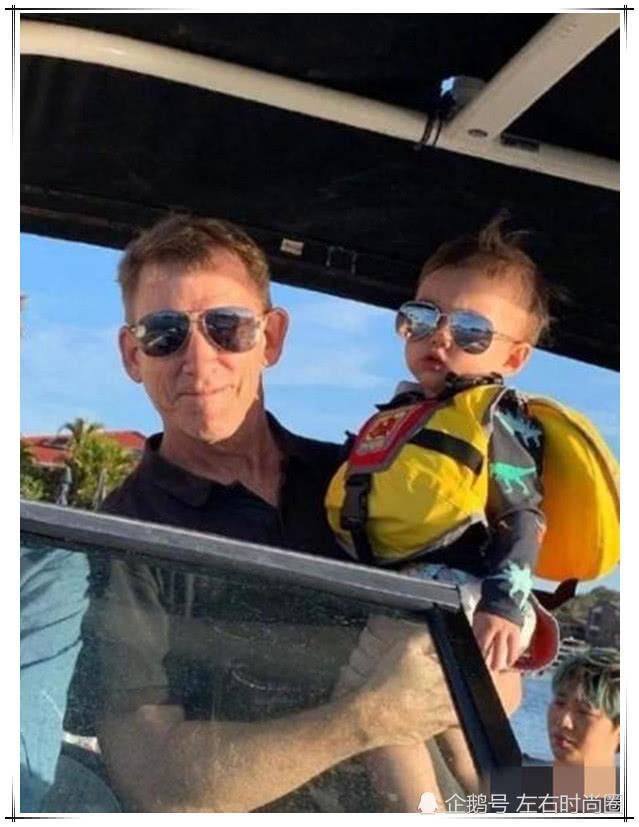 小周周正面照,嘴巴像极了周杰伦,网友墨镜下是大眼还是小眼