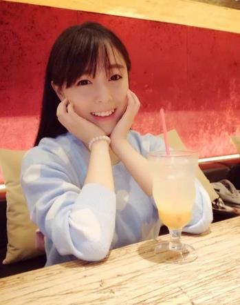 歌手格子兮日常生活照片，喜欢逛街，喜欢美拍