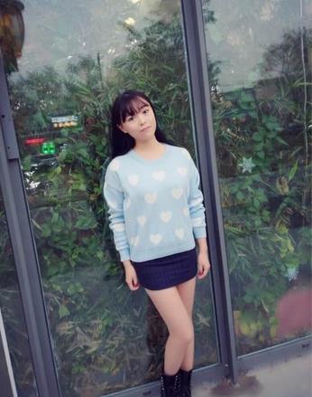 歌手格子兮日常生活照片，喜欢逛街，喜欢美拍