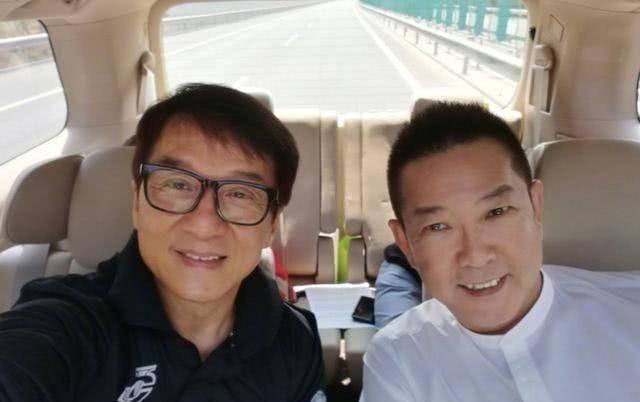 当年元彪的女儿出嫁，洪金宝成龙大咖云集，为什么做出租车来呢