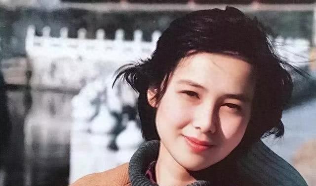 蒋雯丽年轻时的旧照，网友直言太美了